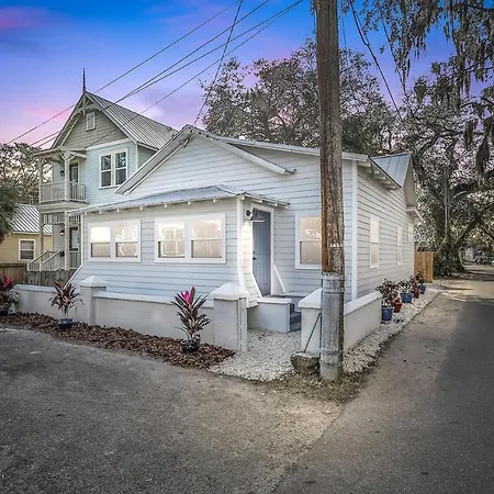 Steps To Trolley #11, Tesla Wall Connector, Walk Downtown St. Augustine Exterior photo
